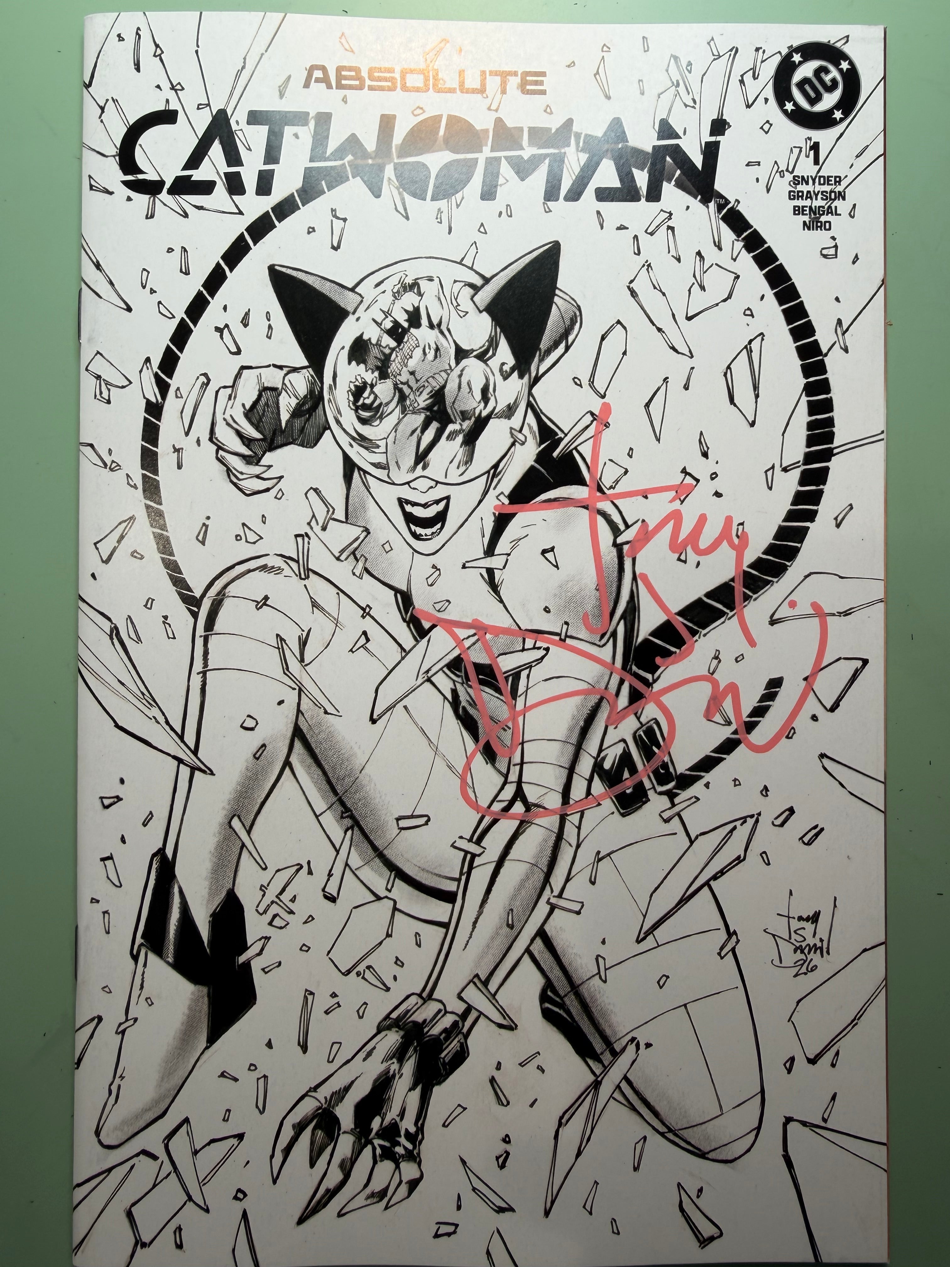 ABSOLUTE CATWOMAN #1 AUTOGRAPHED VARIANT B/W VERSION