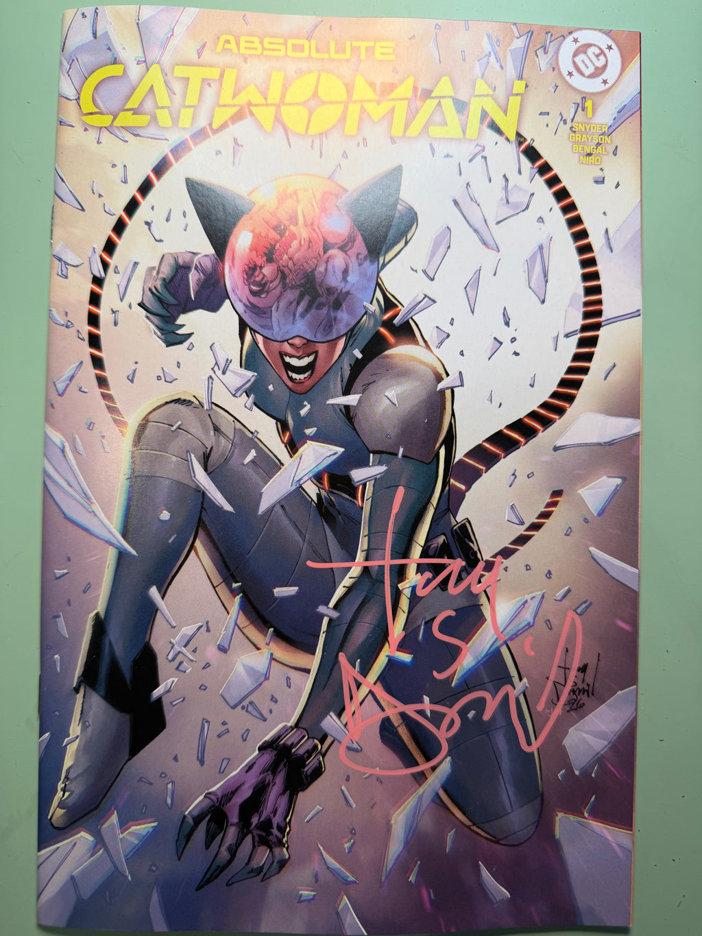 ABSOLUTE CATWOMAN #1 AUTOGRAPHED VARIANT COLOR VERSION